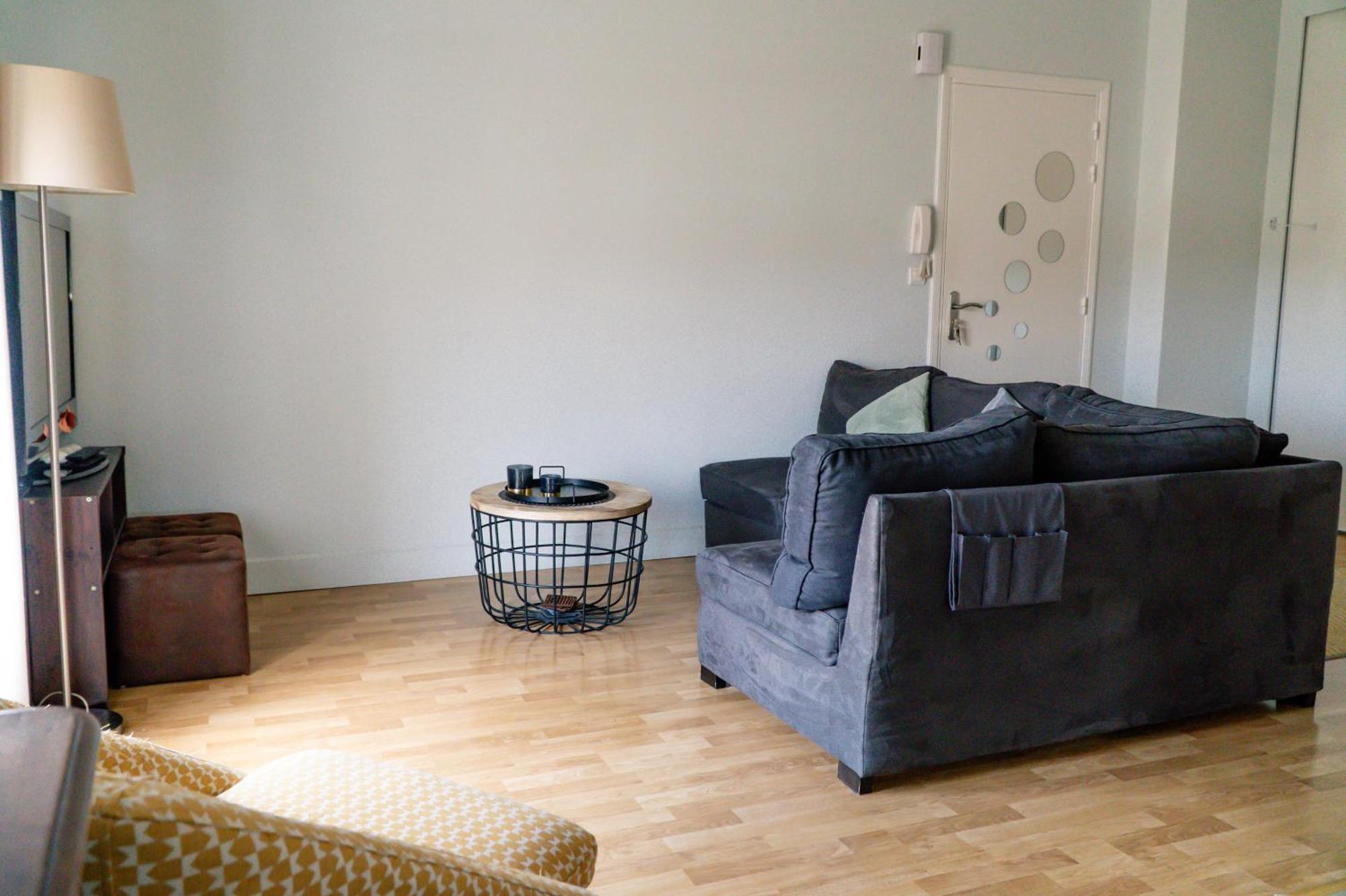 Simplicite Et Calme En Appartement A Иссуар Экстерьер фото